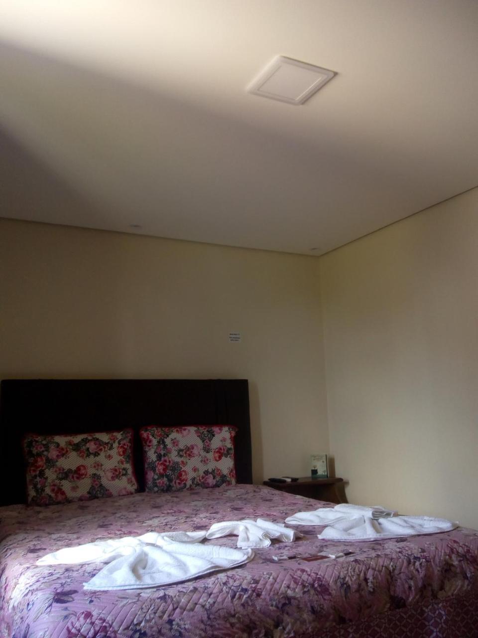 Hotel Pousada Regina à Cambará Extérieur photo